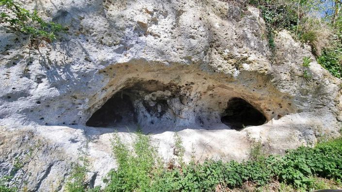 Image No.77-7 Bed Property for sale