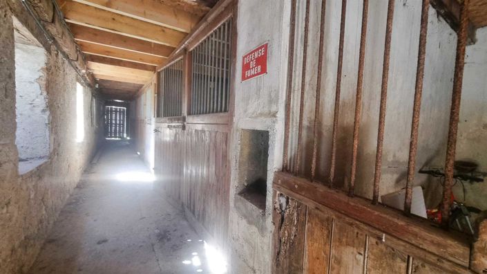 Image No.83-7 Bed Property for sale