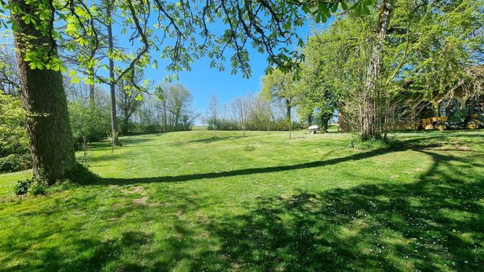 Image No.90-7 Bed Property for sale