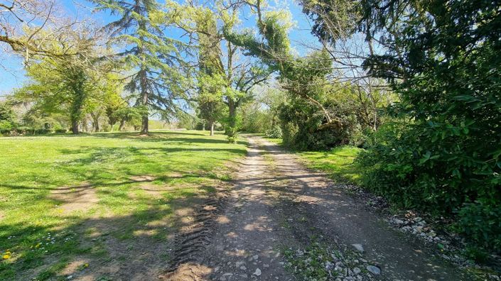 Image No.99-7 Bed Property for sale