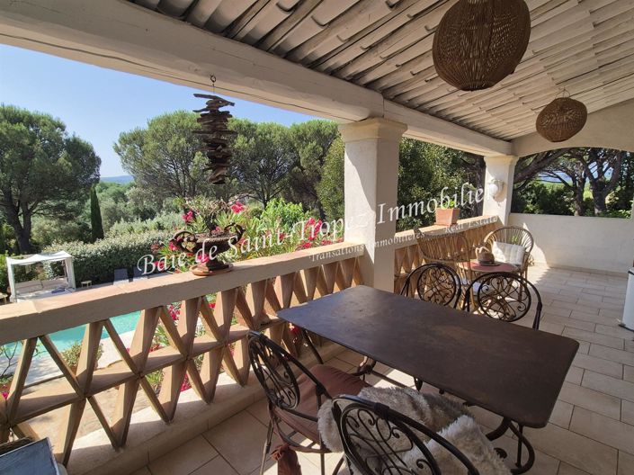 Image No.1-4 Bed House for sale