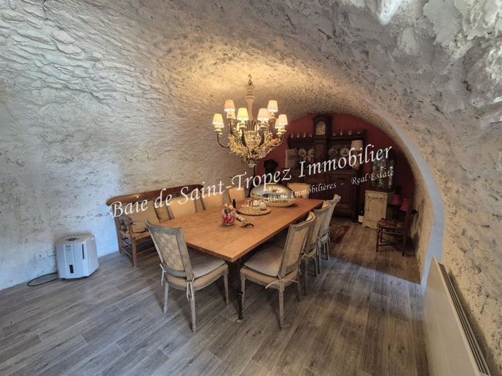 Image No.10-4 Bed House for sale