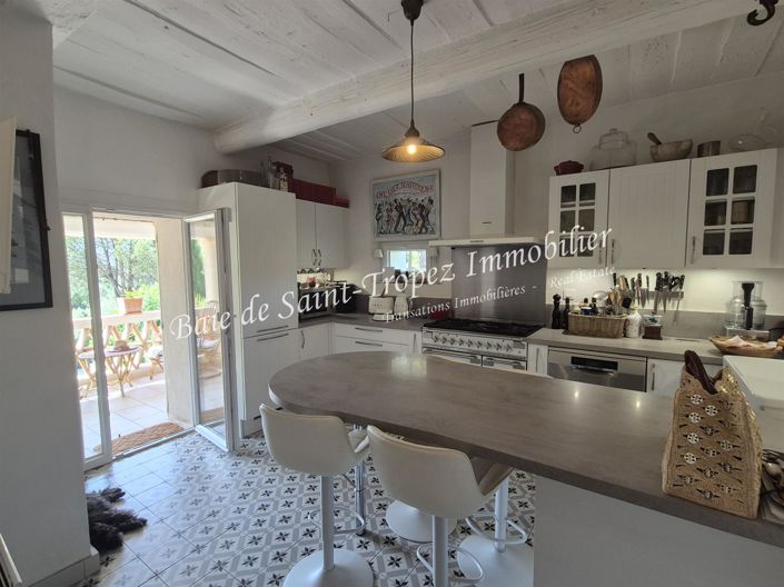 Image No.8-4 Bed House for sale