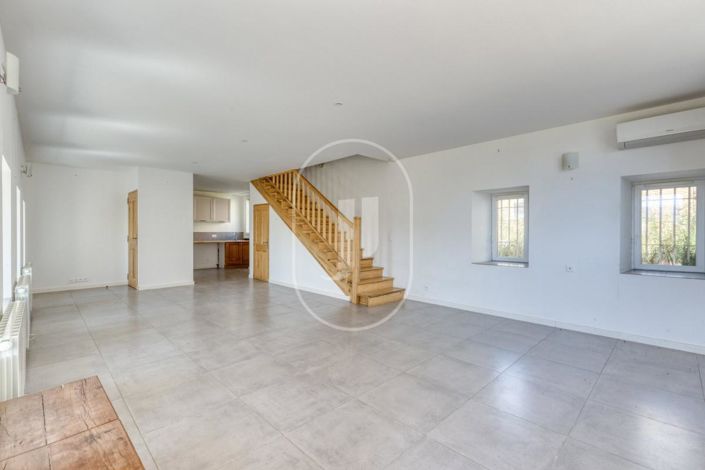 Image No.5-12 Bed House for sale