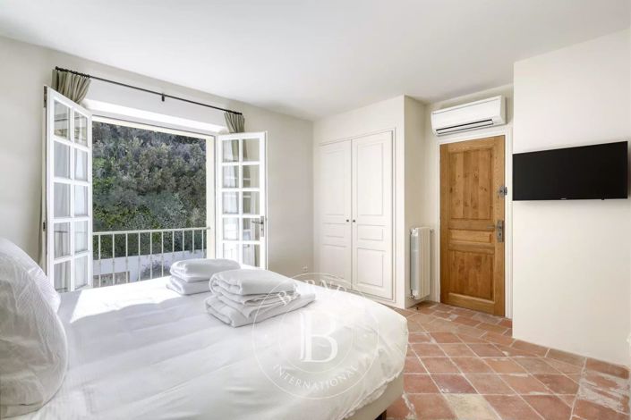 Image No.10-8 Bed House for sale