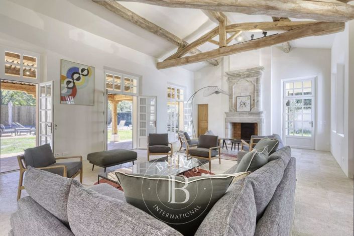 Image No.4-8 Bed House for sale