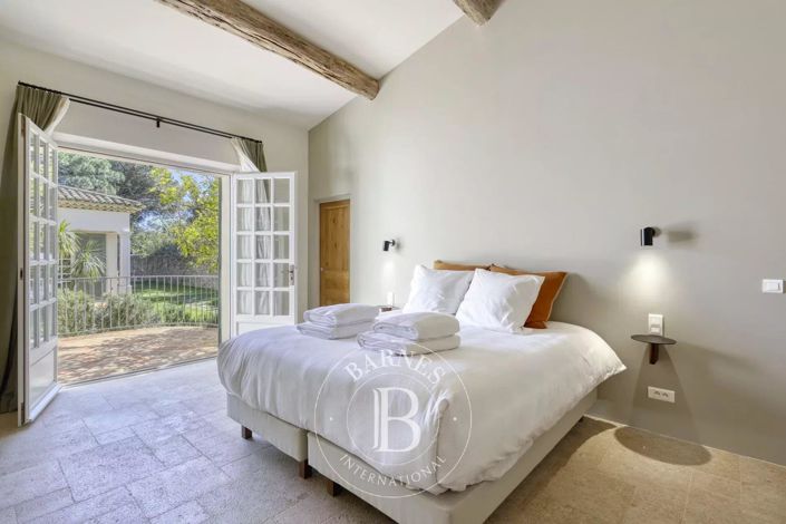 Image No.9-8 Bed House for sale