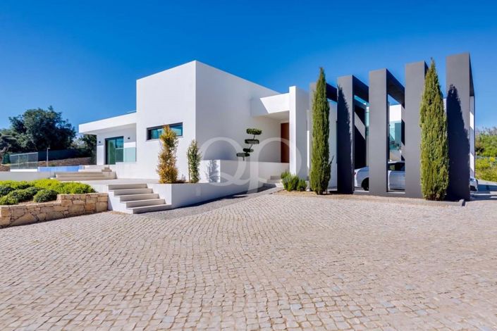 Image No.1-4 Bed House for sale