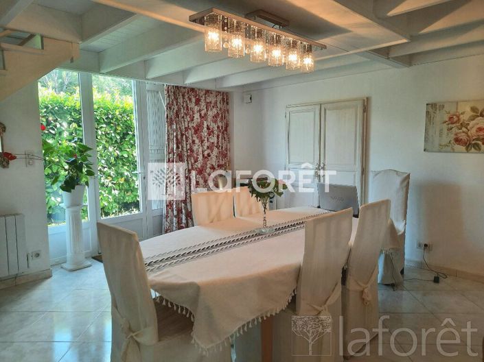 Image No.2-3 Bed House for sale