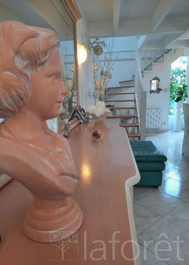 Image No.3-3 Bed House for sale