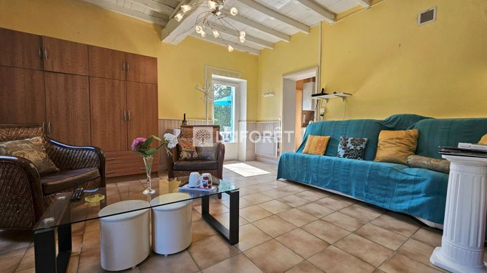 Image No.6-3 Bed House for sale