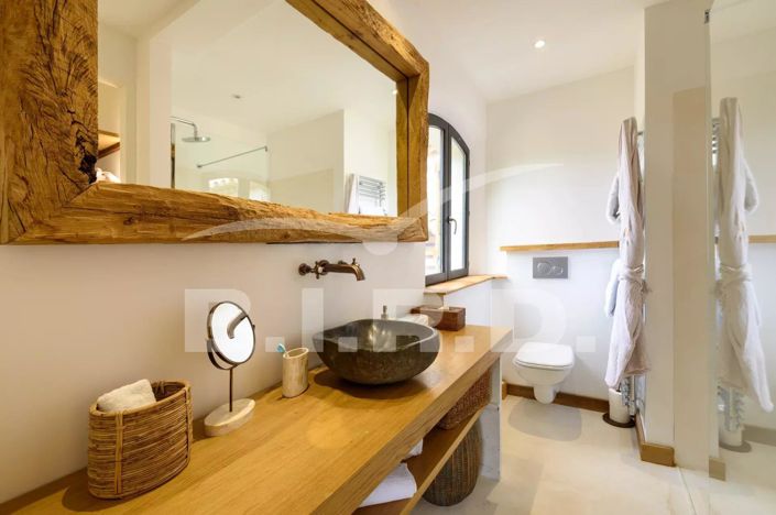 Image No.12-5 Bed House for sale