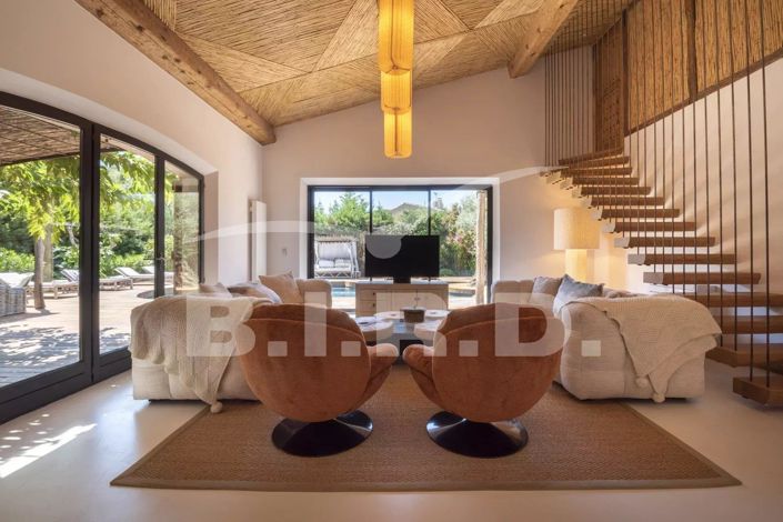 Image No.6-5 Bed House for sale