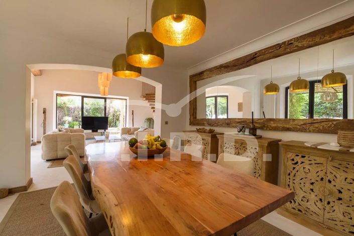 Image No.7-5 Bed House for sale