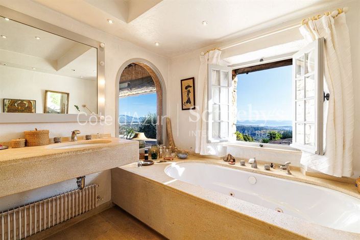 Image No.14-7 Bed Property for sale