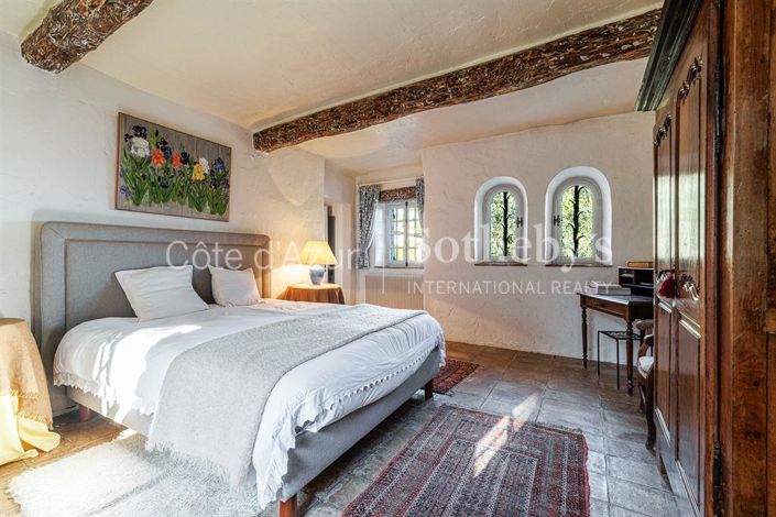 Image No.16-7 Bed Property for sale