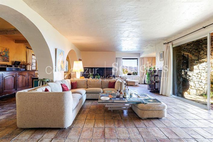 Image No.8-7 Bed Property for sale