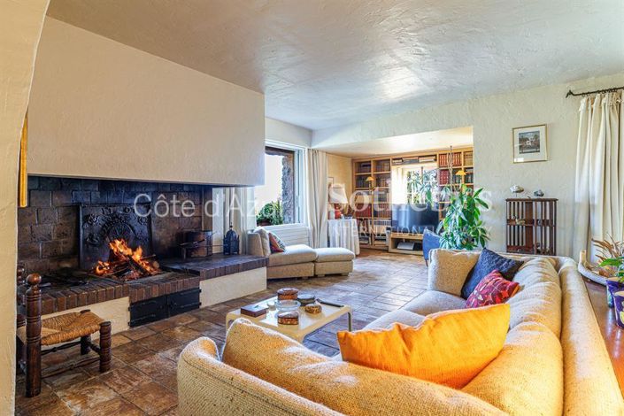 Image No.9-7 Bed Property for sale