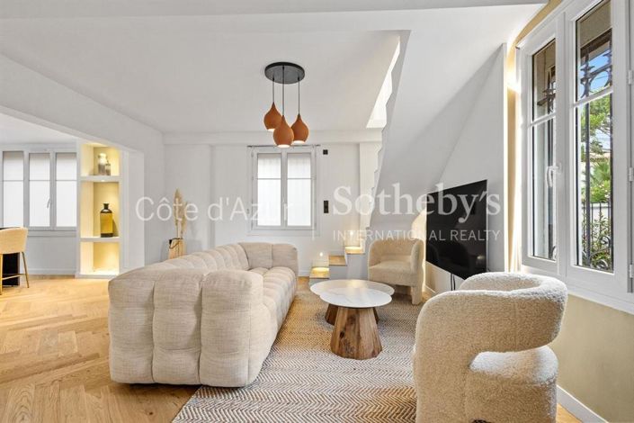 Image No.1-4 Bed Property for sale