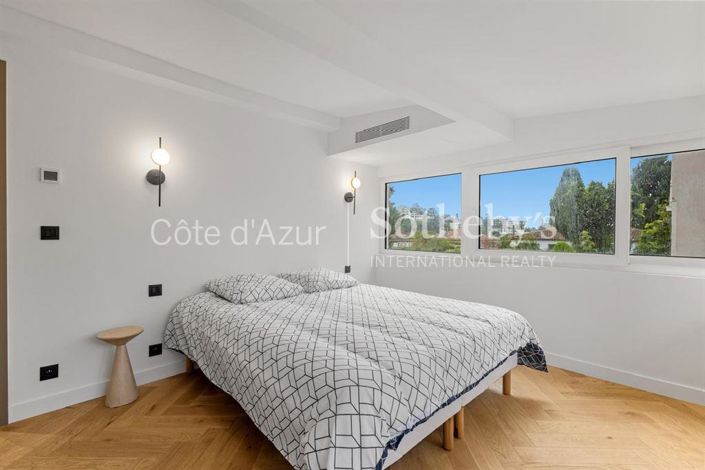 Image No.10-4 Bed Property for sale