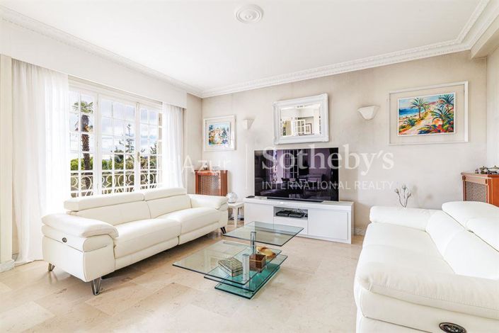 Image No.18-5 Bed House for sale