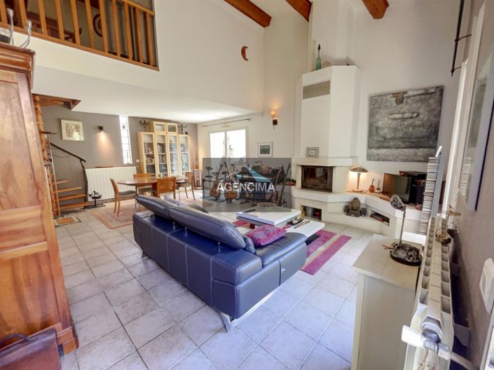 Image No.2-4 Bed House for sale