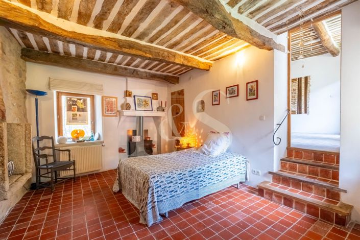 Image No.10-4 Bed House for sale