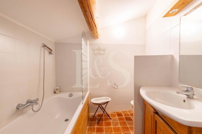 Image No.12-4 Bed House for sale