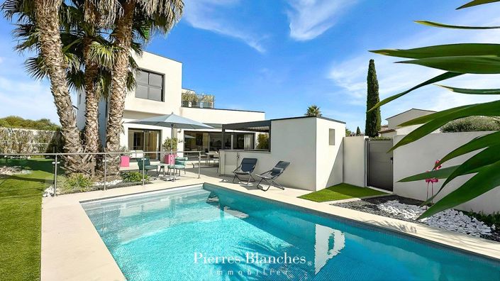 Image No.1-5 Bed House for sale