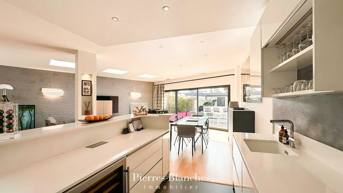 Image No.4-5 Bed House for sale