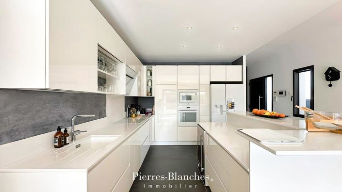 Image No.6-5 Bed House for sale