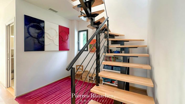 Image No.7-5 Bed House for sale