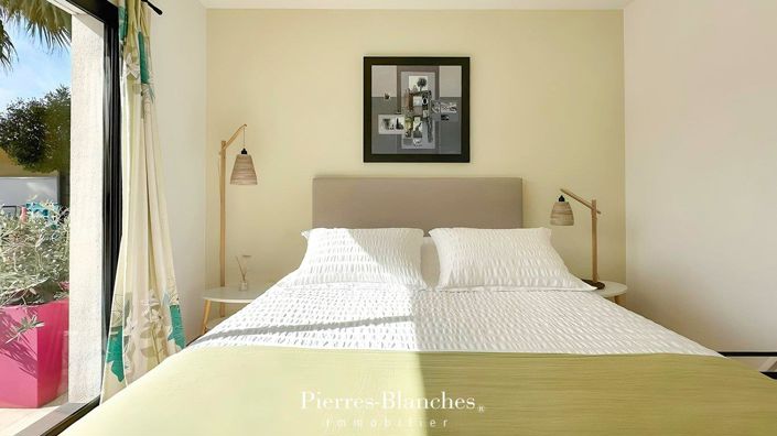 Image No.8-5 Bed House for sale