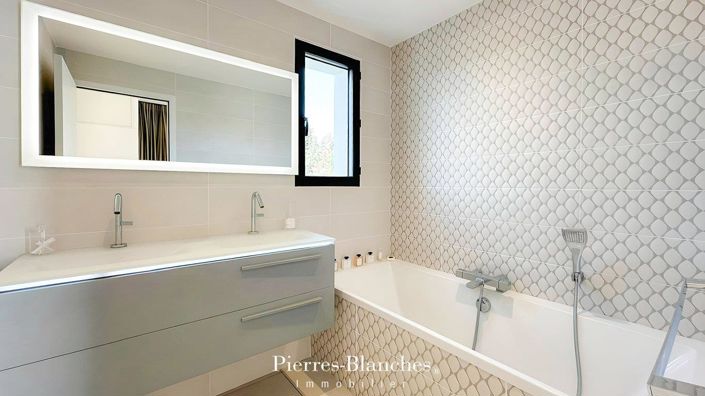 Image No.9-5 Bed House for sale