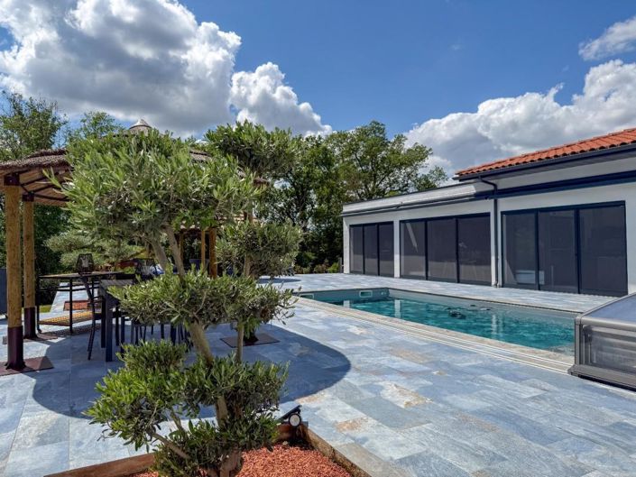 Image No.1-4 Bed House for sale