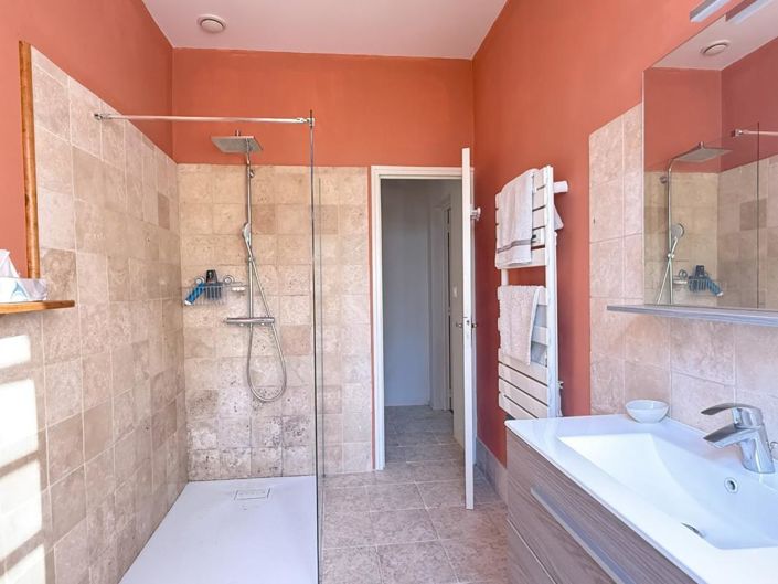 Image No.20-5 Bed House for sale