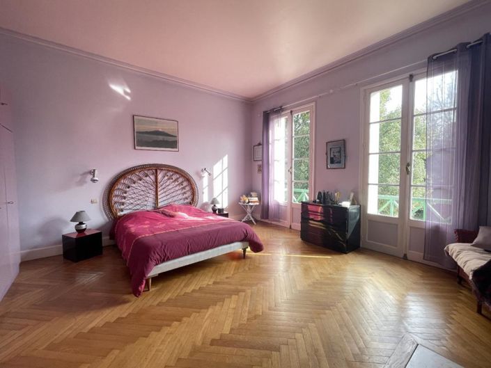 Image No.8-4 Bed House for sale