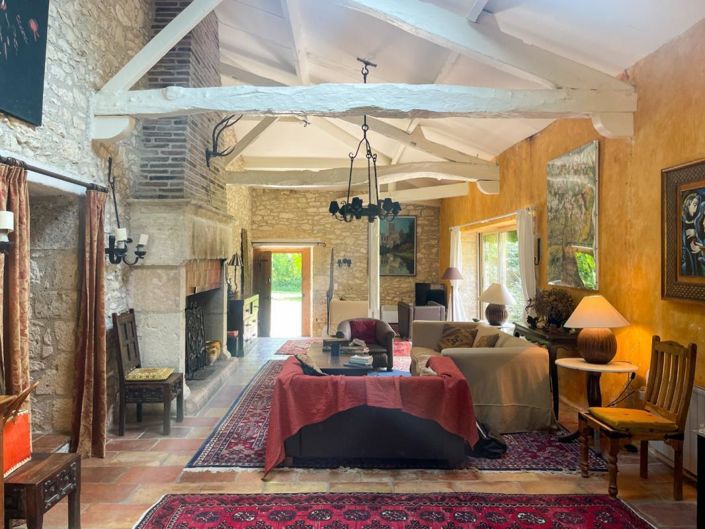 Image No.10-5 Bed House for sale