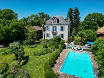 6 Bed House for sale