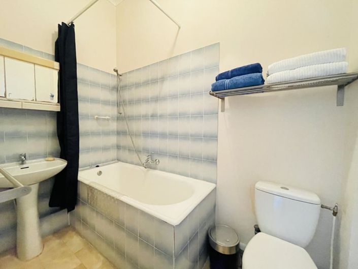 Image No.16-6 Bed House for sale