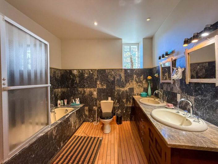 Image No.14-4 Bed House for sale