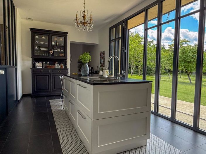 Image No.11-6 Bed House for sale