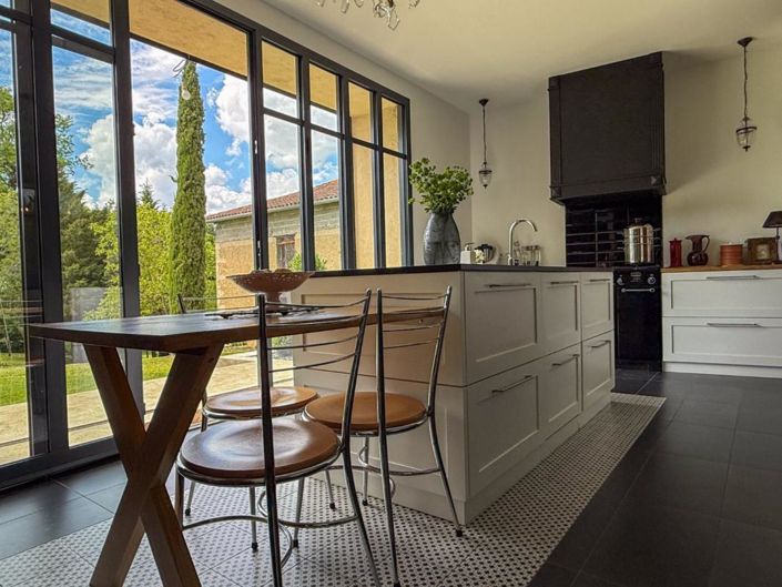 Image No.12-6 Bed House for sale