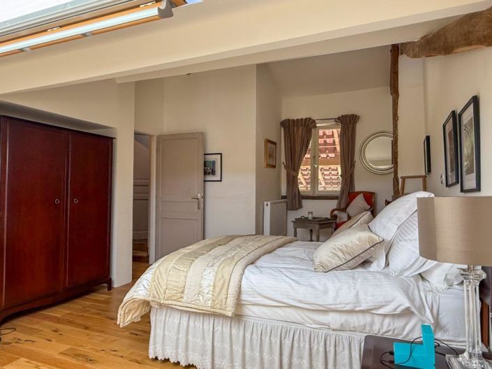 Image No.18-6 Bed House for sale