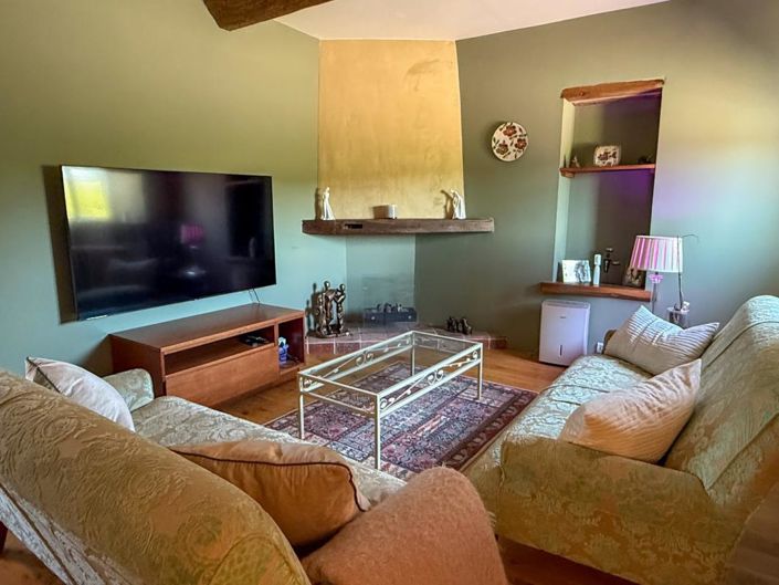 Image No.8-6 Bed House for sale