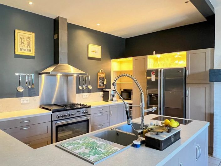 Image No.18-6 Bed House for sale