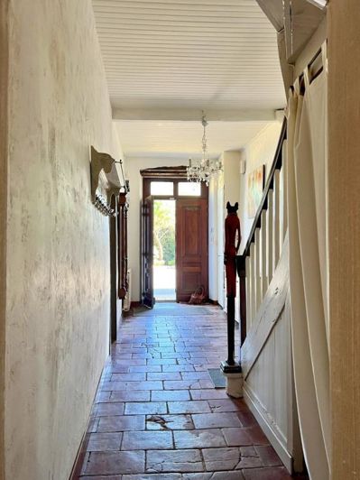 Image No.9-6 Bed House for sale