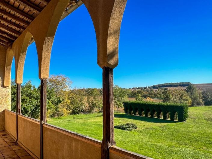 Image No.4-10 Bed Property for sale