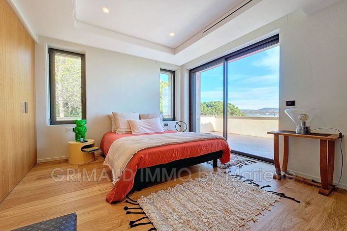 Image No.11-5 Bed House for sale