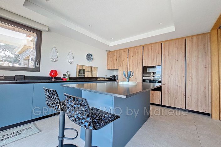 Image No.7-5 Bed House for sale